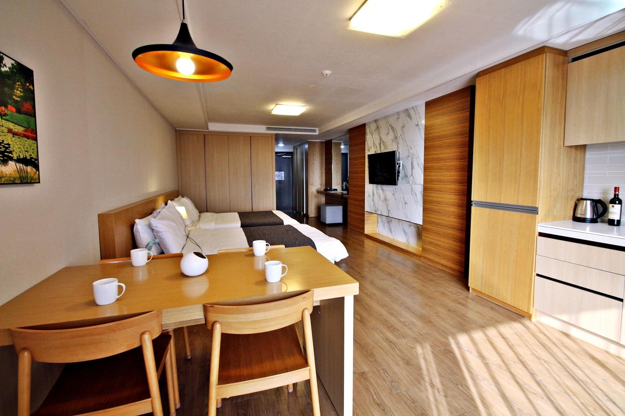 Luceville Seogwipo Exteriör bild